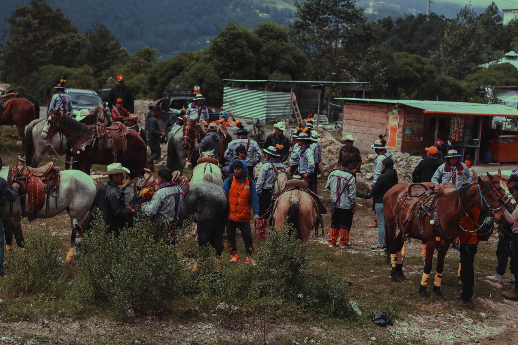 Los caballos que utilizan los jinetes son traídos desde la aldea Chancol, Huehuetenango. Foto de Alex PV
