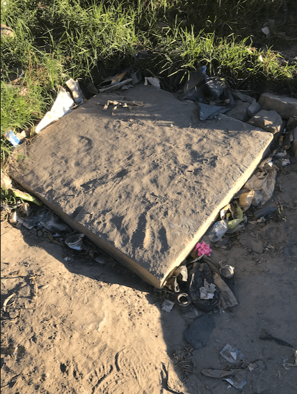  El desagüe obstruido desde donde inició un río de sangre. Foto: Andrea Rodríguez 