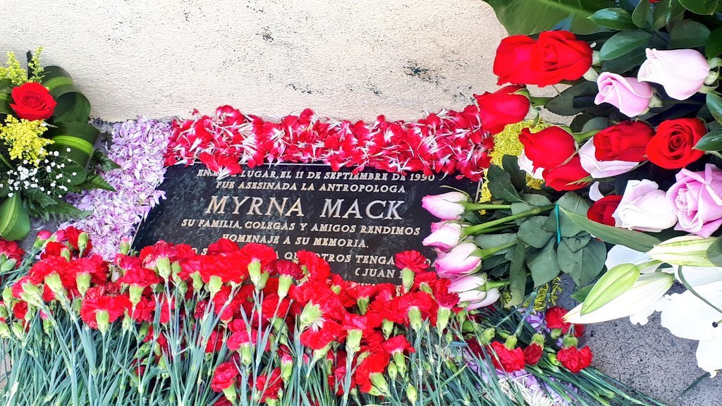  Durante el homenaje en el lugar donde fue asesinada la antropóloga Myrna Mack. Fotografía: Eslly Melgarejo 2018. 