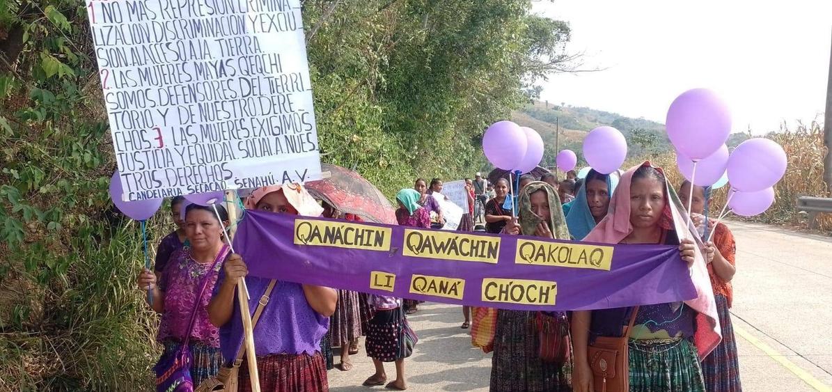 Mujeres Q'eqchi' participantes de la caminata por el acceso a la tierra en Alta Verapaz, Guatemala. Fotografía PC