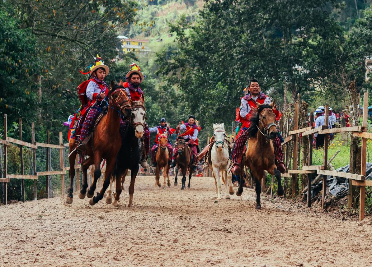 El Juego de Gallos, un tributo para honrar la memoria de las y los ancestros del pueblo maya Mam. Foto de Alex PV