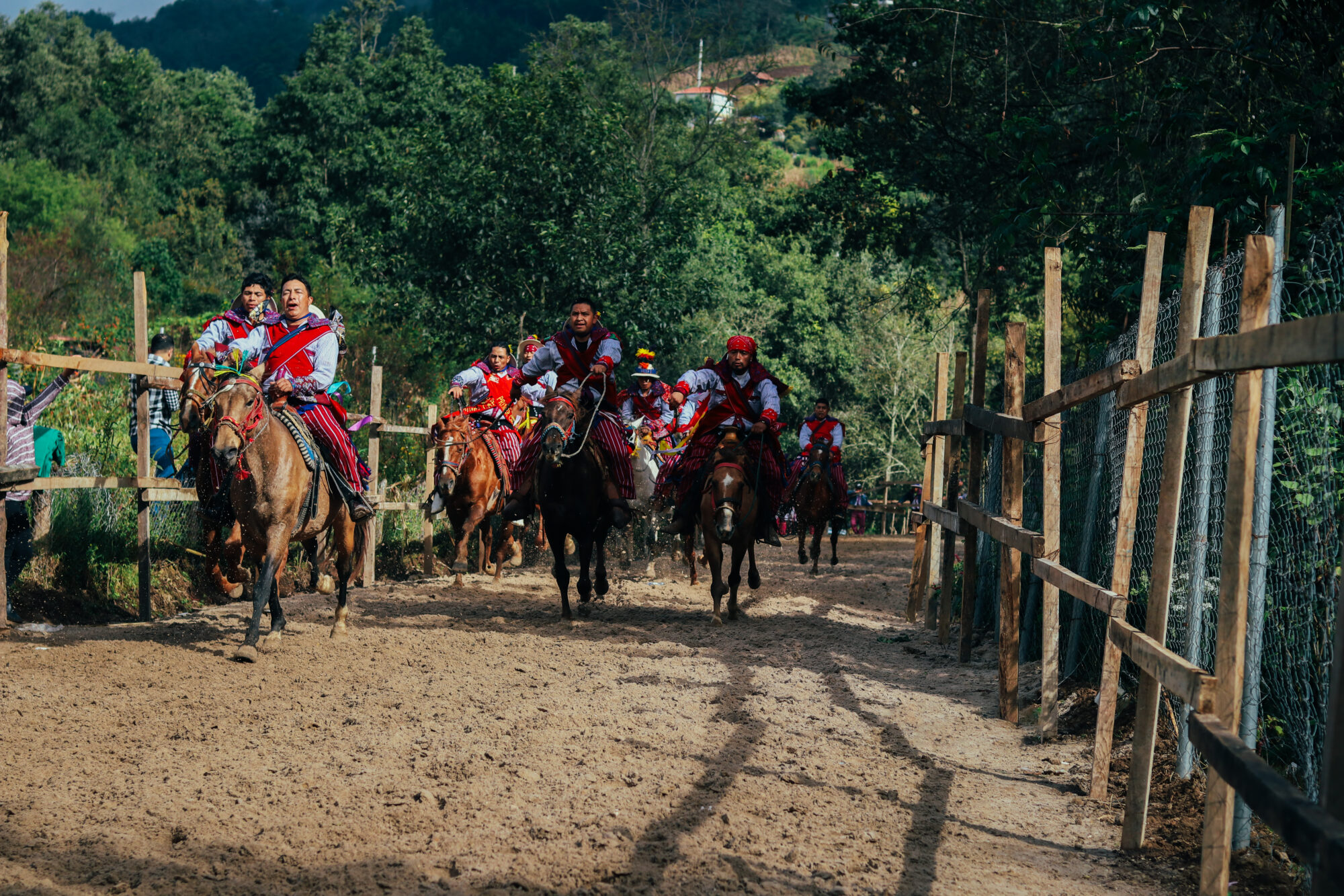 La carrera se convirtió en un tributo a los antepasados del pueblo Mam que resistieron a la invasión española. Foto de Alex PV