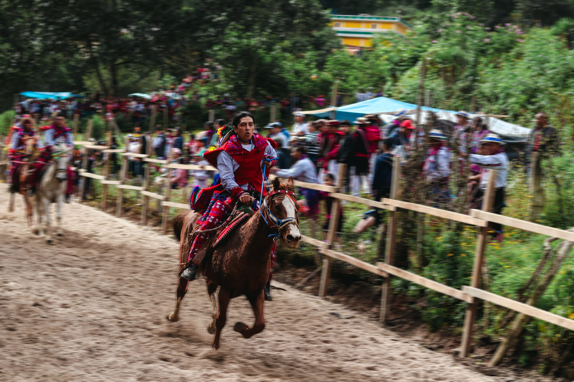 “En este día siento como si estuviera volando en el aire junto a mi abuelo”, comenta Jun Kanek. Foto de Alex PV